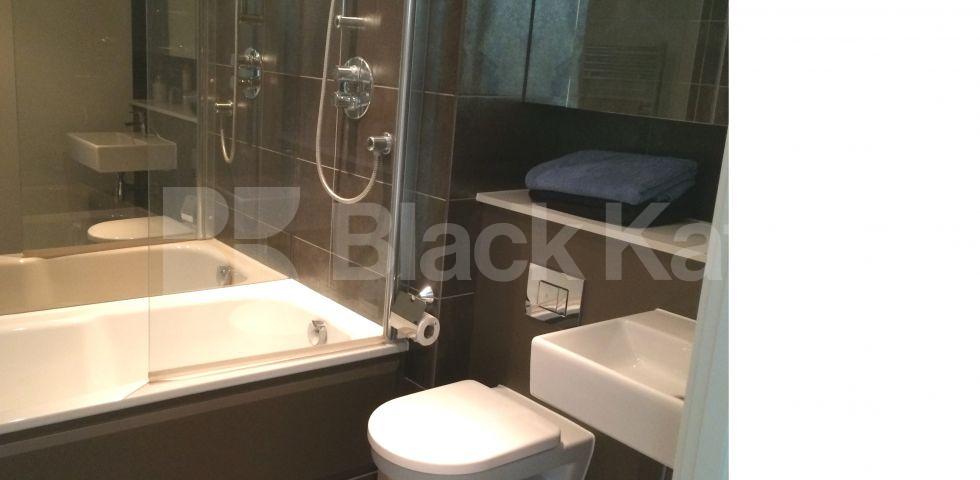 			UNDER OFFER, 2 Bedroom, 1 bath, 1 reception Apartment			 Landmark West Tower. Marsh Wall,, Canary Wharf